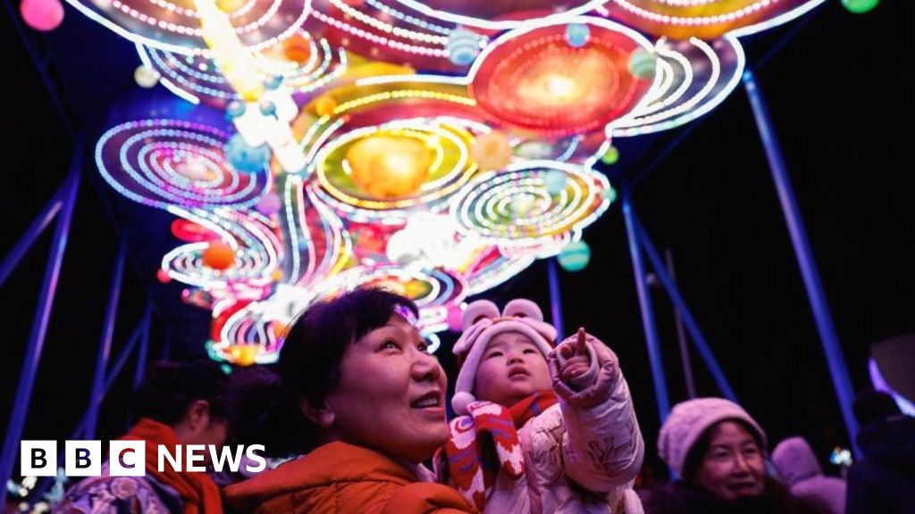 In pictures: Celebrating the Lantern Festival